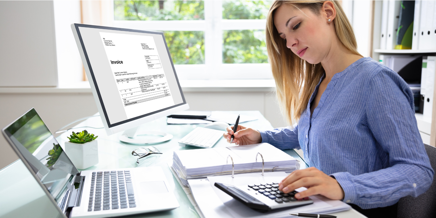 Buchhalterin an der Arbeit