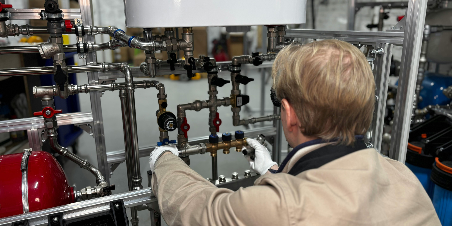 Techniker an der Arbeit: Heizung, Lüftung, Sanitär