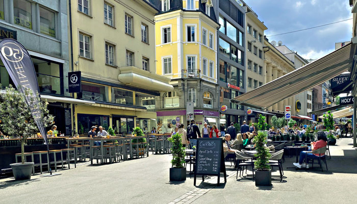 Verpflegung in der Altstadt in Pausen von Schulen Basel