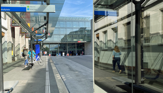 Anreise an Schulen Zug mit öffentlichem Verkehr