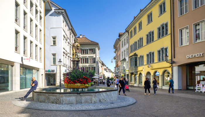 Der Fronwagplatz im Herzen der Schaffhauser Altstadt bei Schulen Schaffhausen
