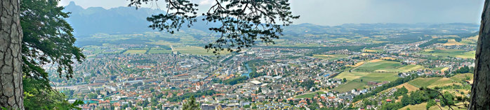 Es gibt zahlreiche Schulen Thun uuml;ber die Stadt verteilt