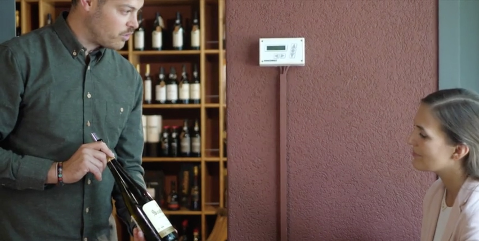 Als Detailhandelsspezialist in einer Weinhandlung arbeiten