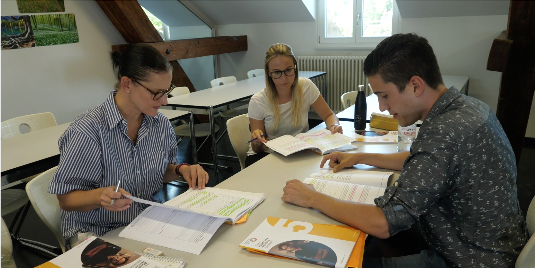 Gruppenarbeit bei der Ausbildung Detailhandelsspezialist