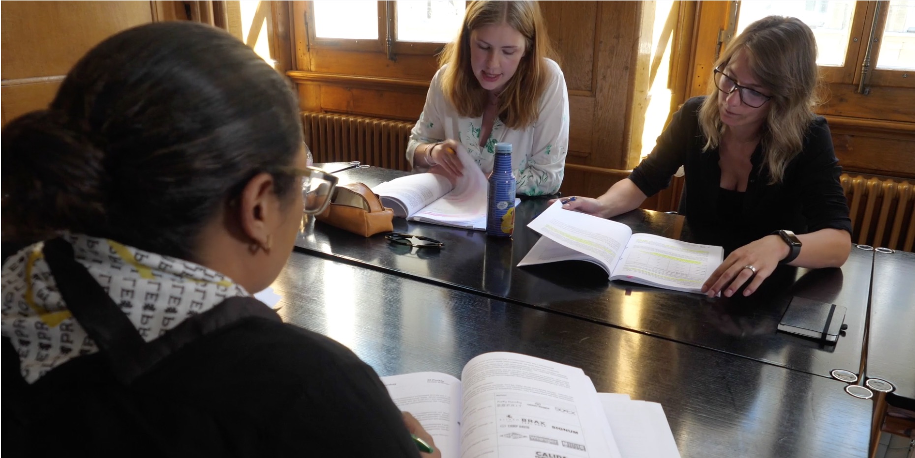 Gruppenarbeit während der Ausbildung Detailhandelsspezialistin