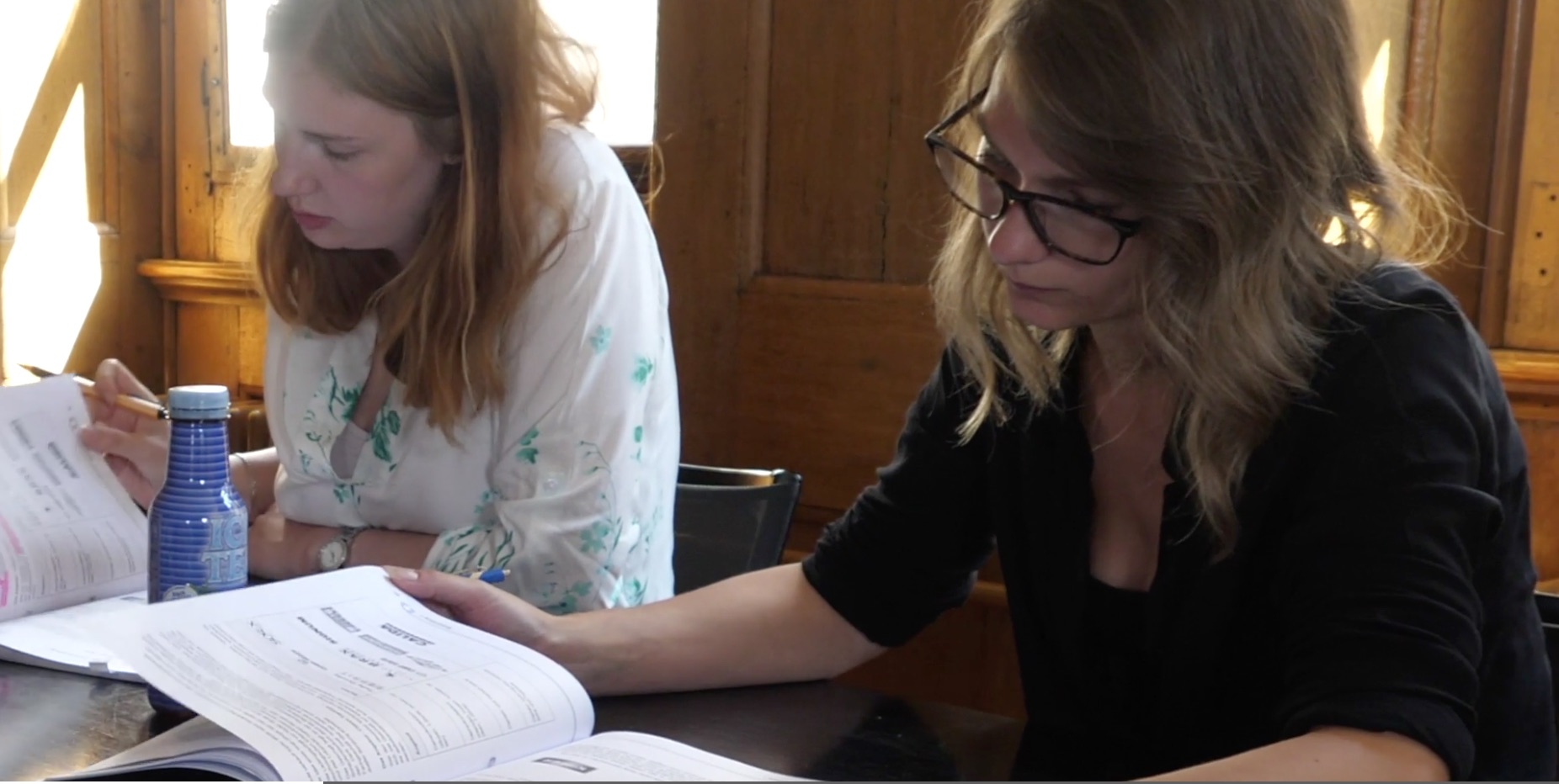 Teamarbeit während der Detailhandelsspezialistin-Ausbildung