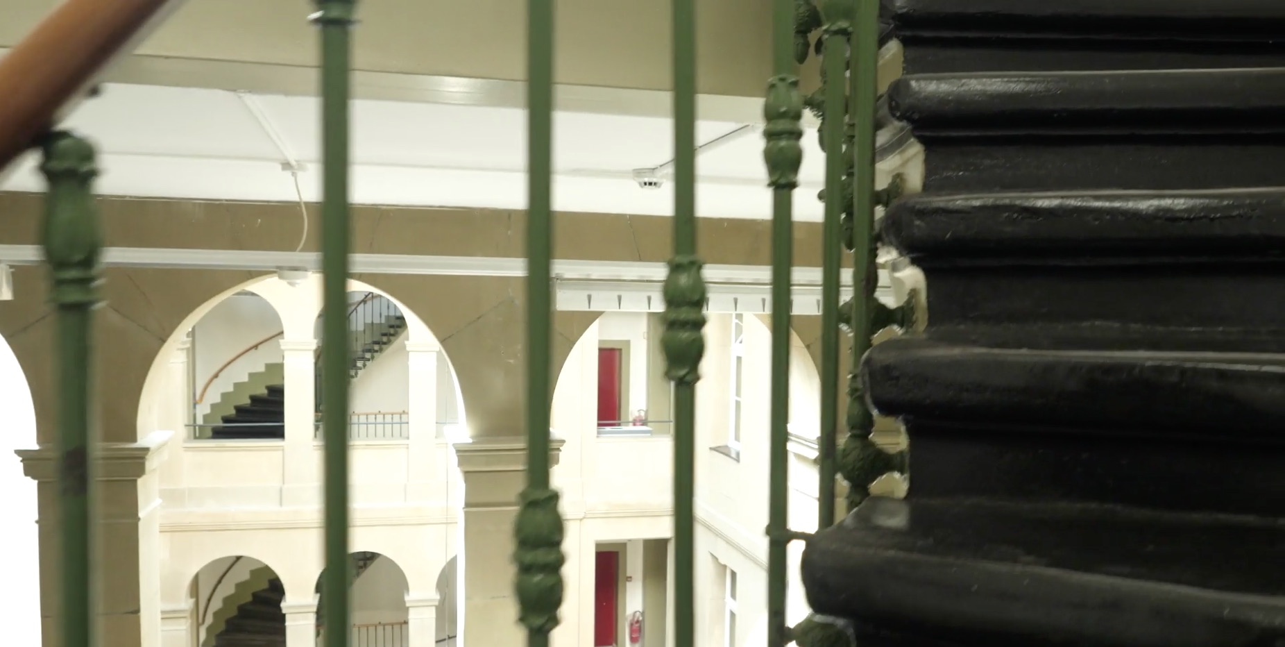 Treppenhaus der Schule bsd. Bern