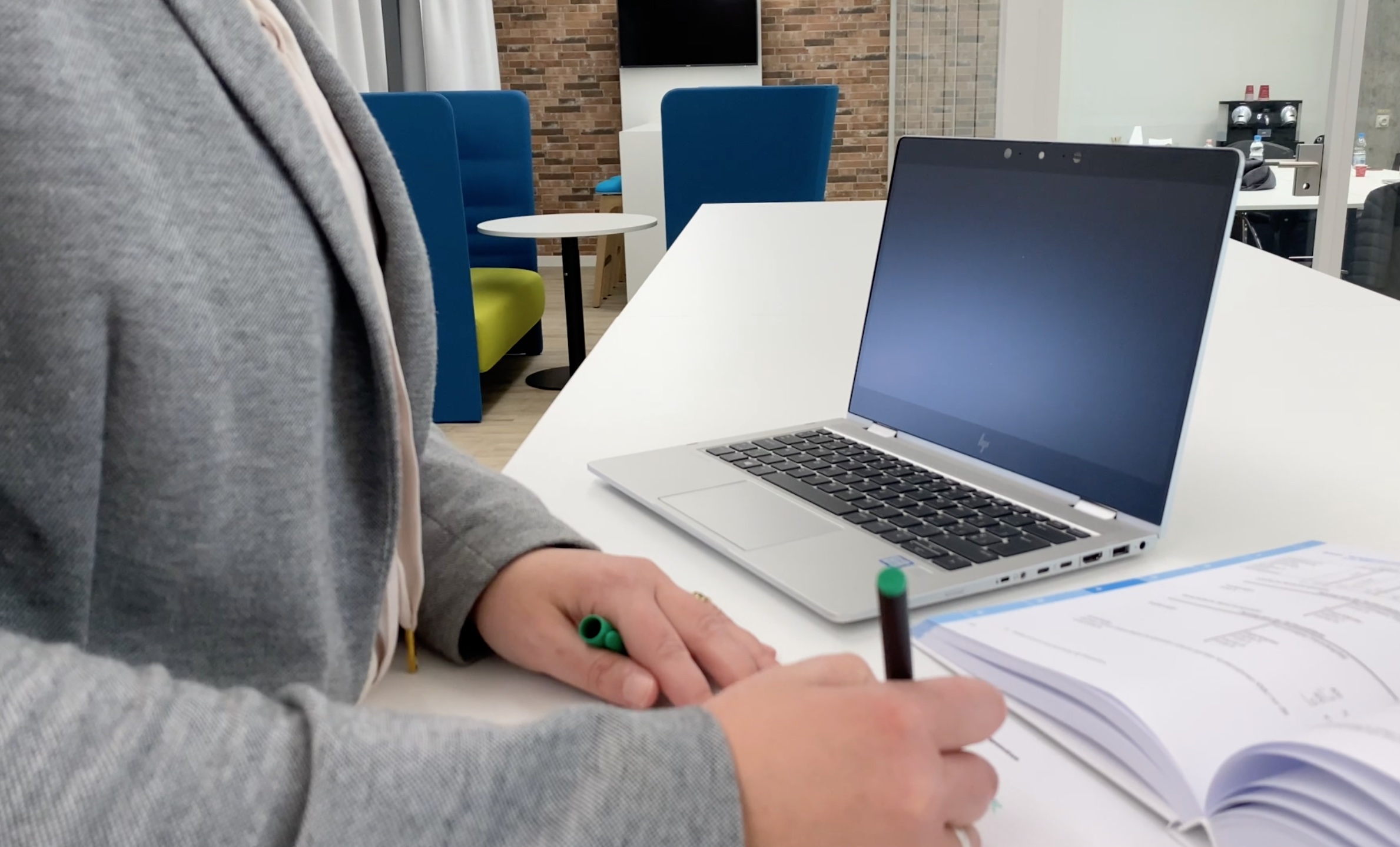 Lernen für Sachbearbeiter Marketing und Verkauf