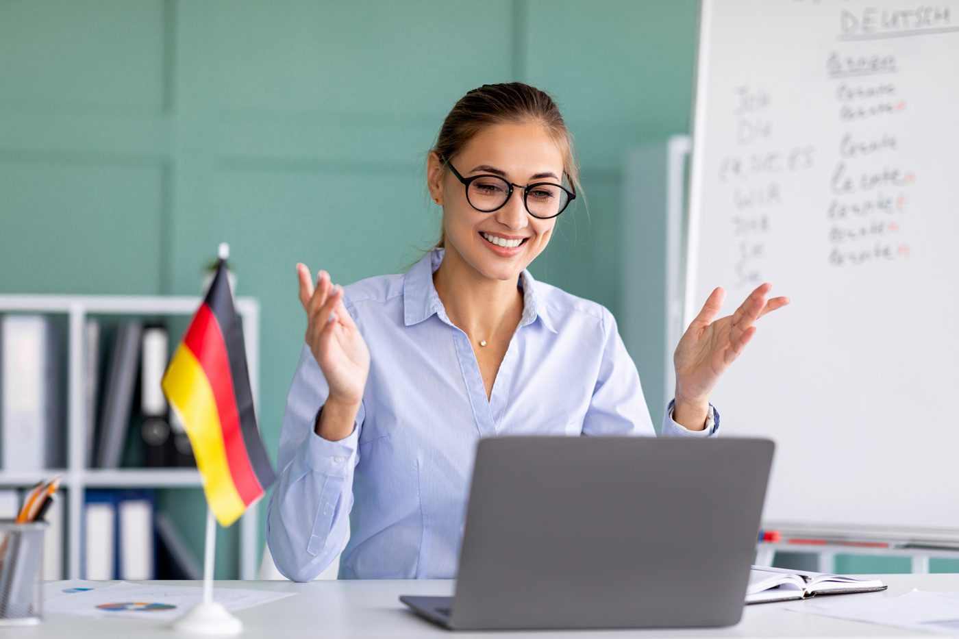 In the online German course, the German teacher makes it possible to learn German at any time and from anywhere